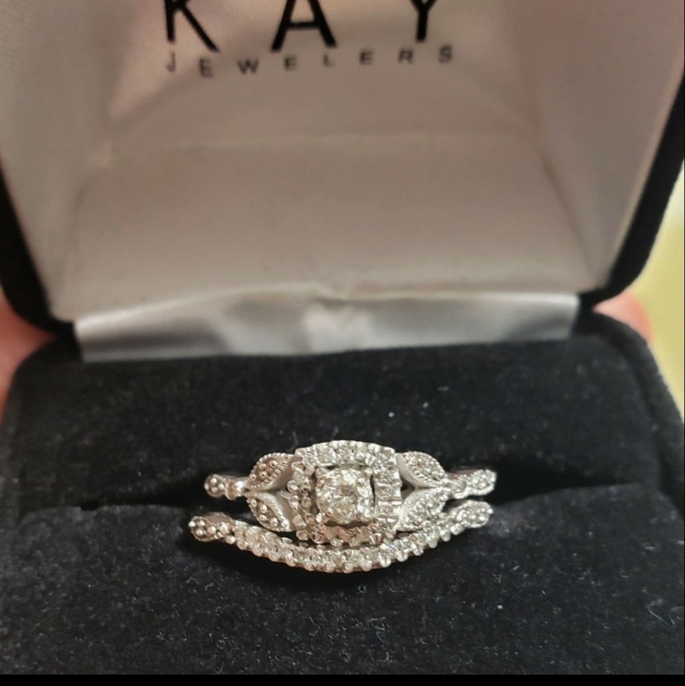 Stunning kay jewelers 10k gold diamond bridal set